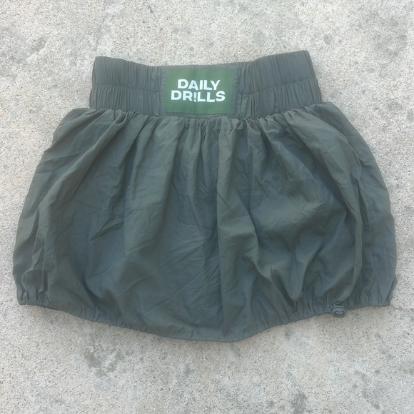 Daily Drills Army Green Bubble Skirt Women´s Size S